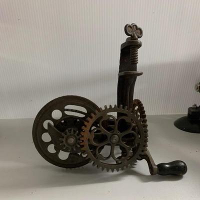 Antique  cast Iron Apple Peeler