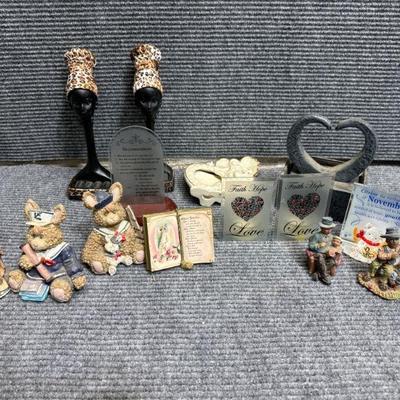 Assorted Decorative Items 