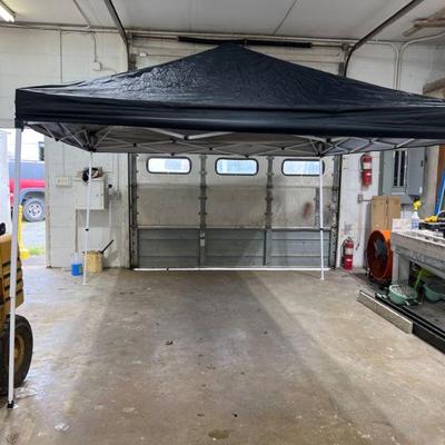 10'x10' pop up tent 