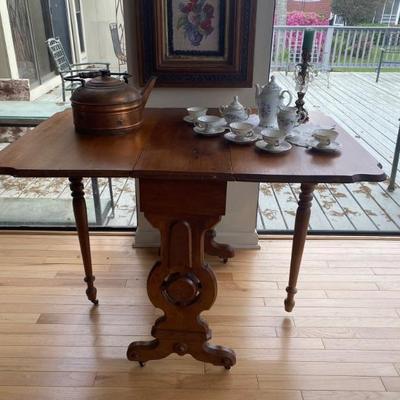 Antique walnut, dropleaf gateleg table