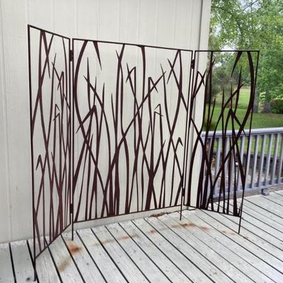 Metal outdoor screen