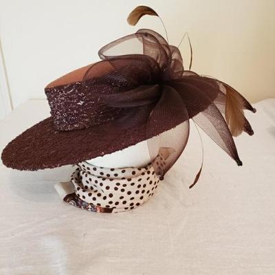 Beautiful vintage hat w/feathers