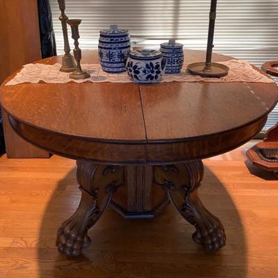 Antique oak pedestal table with claw feet and two leaves