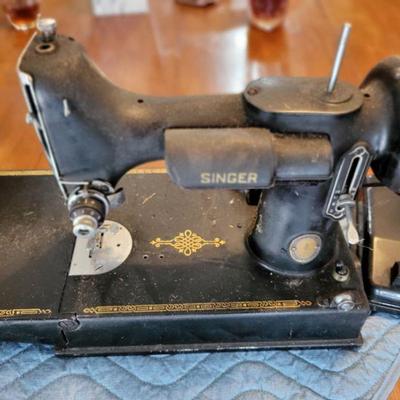 Singer 221 featherweight sewing machine dated Jan 1951