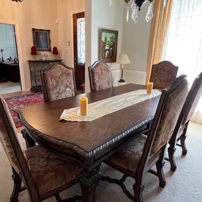 Dining room table with leaf and 8 chairs