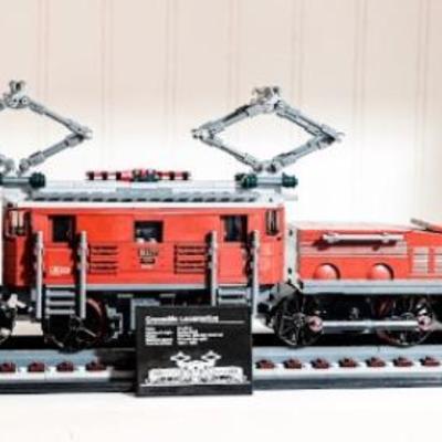 LEGO Crocodile Locomotive 