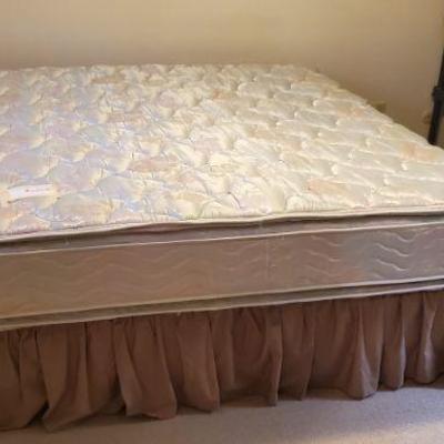 Queen size bed 