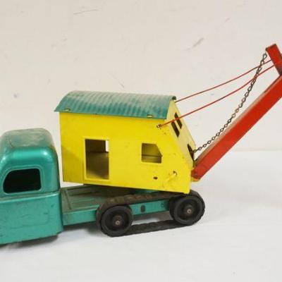 1108	ANTIQUE PRESS STEEL STRUCO TOY CRANE TRUCK, APPROXIMATELY 6 IN X 28 IN X 13 IN HIGH
