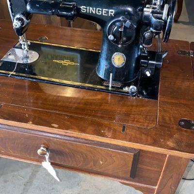 vintage singer sewing machine.