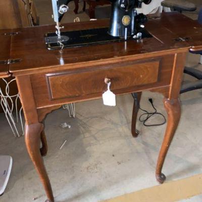 vintage singer sewing machine.