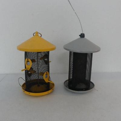 Style Selections Yellow Metal Hanging Hopper and Perky-Pet Dual Mesh Seed Bird Feeders