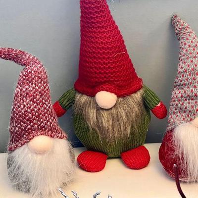 Knit gnomes