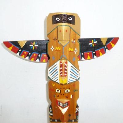 LARGE totem pol NA