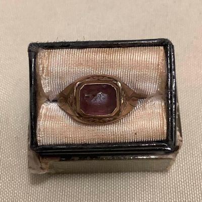 WWS169 10K Gold Ring With Purple Stone Size 4.5