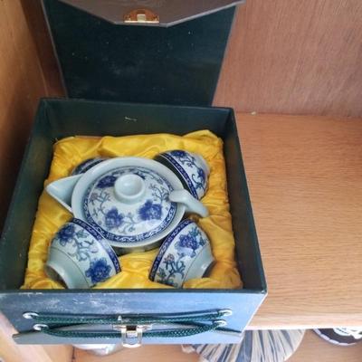 Vintage oriental blue & white floral tea set 