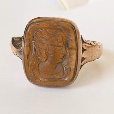 Antique tiger eye cameo gold ring.
