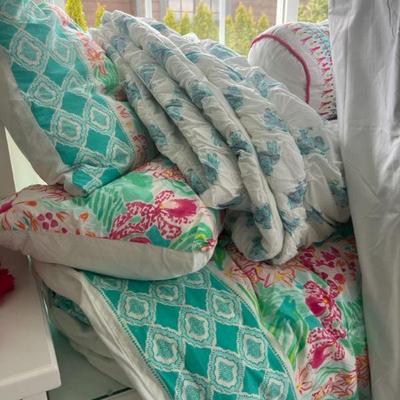 Lilly Pulitzer Orchid Border Girls Bedding $100 for the set:
Comes with Duvet, Insert, 2 Euros, 2 Standard Shams, Pineapple Throw, Lumbar...