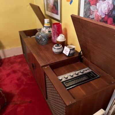 Delmonico Console Stereo