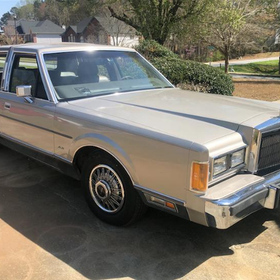 1989 Lincoln Town Car. Scroll down for more pictures