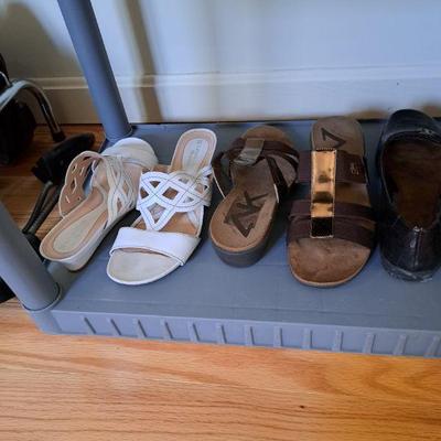 tops sized range from 2-xl and bottoms are size 12; shoes 10