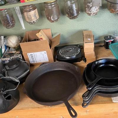 Cast Iron Frying Pans / Cookware