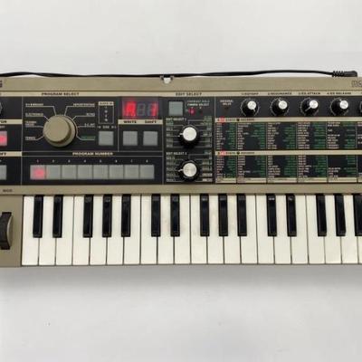 KORG microKORG Synthesizer/Vocoder Keyboard 
Tested and Works