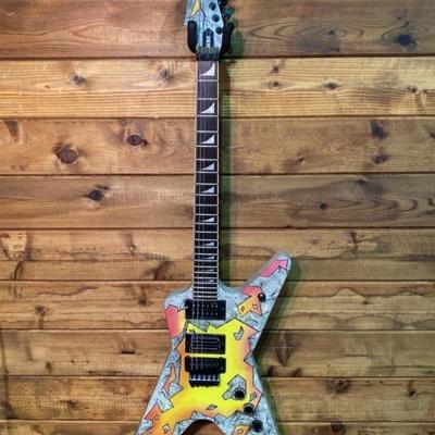 DEAN DimeBag “Concrete Sledge” ML No.134 of 333
Electric Guitar this is a replica of the famous Guitar Played by DimeBag Darrel at...