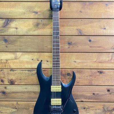 Ibanez JBM20 Jake Bowen Signature 6-String
Electric Guitar Satin Black w/Hard Case & Dimarzo Titan Pickups