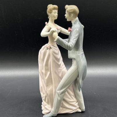 Anniversary Waltz Lladro Porcelain Figurine, #1372
Made in Spain
Year Issued 1978, Year Retired 1978
Sculptor Antonio Ballester
Measures...