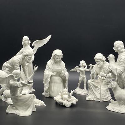 Boehm Collectable: White Ceramic Nativity Scene