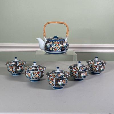 (6pc) Japanese Tea Set | One teapot with wood handle and five lidded cups
Dimensions: l. 7 in (teapot) 