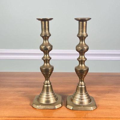 (2pc) Brass Candle Sticks | Pair of Solid English brass column candle sticks
Dimensions: h. 11â€™ in 