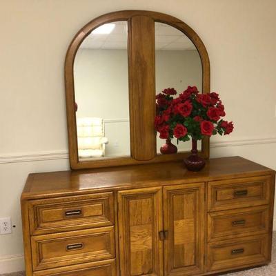 dresser with drawers and 2 door cabinet