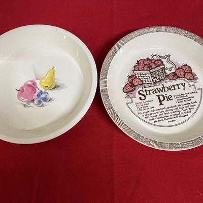 Knowles Utility Ware pie plate / Royal China Co. pie plate