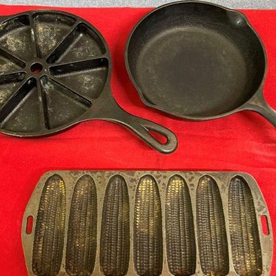Cast Iron divided cornbread skillet, USA 10"skillet, corn stick cornbread pan