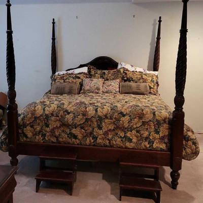 Ethan Allen King Size Bed W/ Pineapple Post Design And 2 Bed Step Stools
