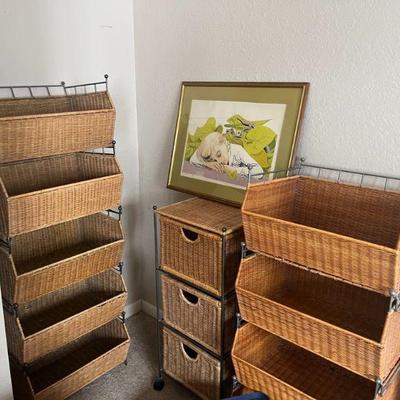 adjustable basket storage bins of wicker. they can come apart. 