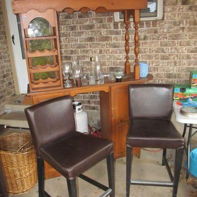 MID-CENTURY BAR & BAR STOOLS