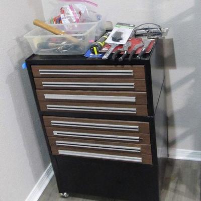 NICE ROLLING TOOL CHEST AND SMALL SELECTION OF TOOLS