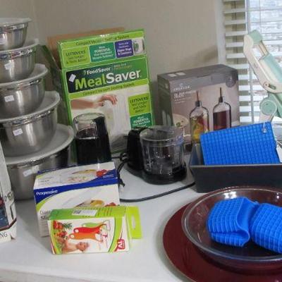 LOTS OF CUTE AND USEFUL KITCHEN ITEMS, BARELY USED. 