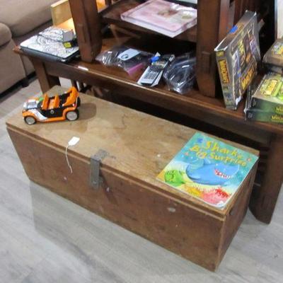 ANTIQUE WOODEN STORAGE BOX