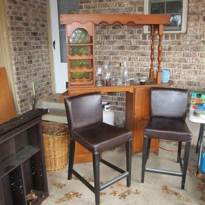 MID-CENTURY BAR & BAR STOOLS