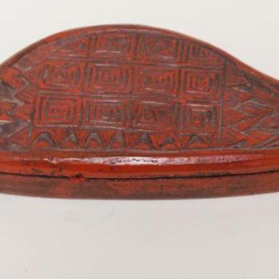 1008	ASIAN SCALE IN CARVED WOOD BOX	ASIAN SCALE IN CARVED WOOD BOX, APPROXIMATELY 10 IN WIDE
