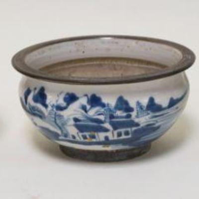 1022	3 ASIAN BLUE & WHITE POTTERY BOWLS	3 ASIAN BLUE & WHITE POTTERY BOWLS, APPROXIMATELY 6 IN X 3 IN HIGH
