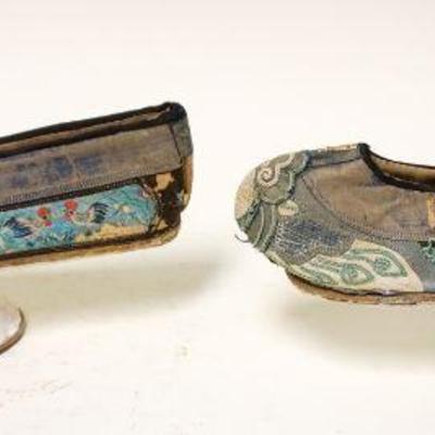 1144	PAIR OF ANTIQUE ASIAN SHOES	PAIR OF ANTIQUE ASIAN SHOES, APPROXIMATELY 10 IN LONG
