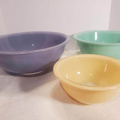 Pyrex Mixing Bowls (4, 2.5, and 1L)