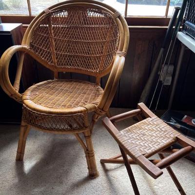 Chair SOLD
Stool needs repair $10