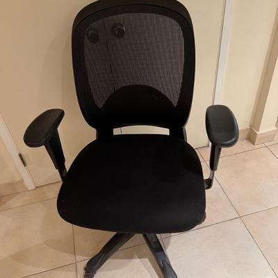 This item is available for PRESALE.  Please text photo to 760-668-0554 to purchase.  We accept Zelle ONLY for presales.  Office Chair $30
