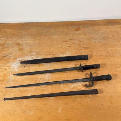 (2PC) ANTIQUE BAYONETS | Including a French bayonet 