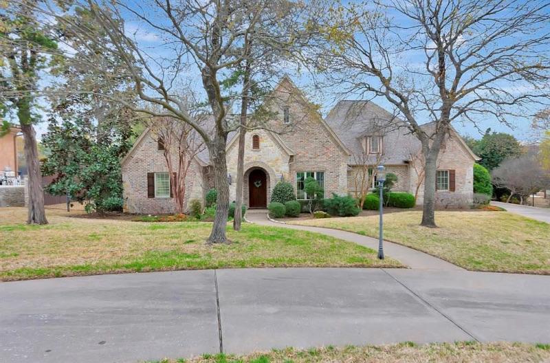 Gate Code 4378 EnterIncredible Upscale Cedar Hill Estate Sale! Fitness